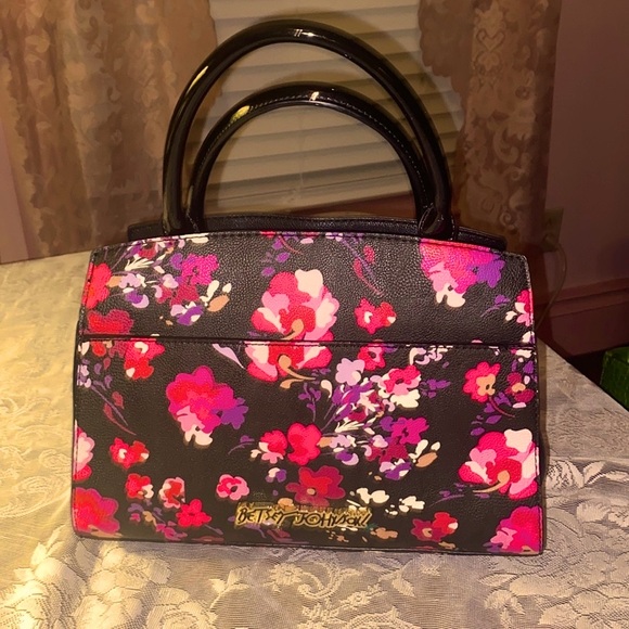 BETSEY JOHNSON BONNEE HANBAG BLACK PATENT LEATHER Heels sold separately - Picture 2 of 14